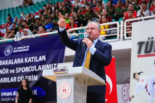 Gençlik ve Spor Bakanımız Sayın Osman Aşkın Bak, Diyarbakır’da Bizleri Yalnız Bırakmadı